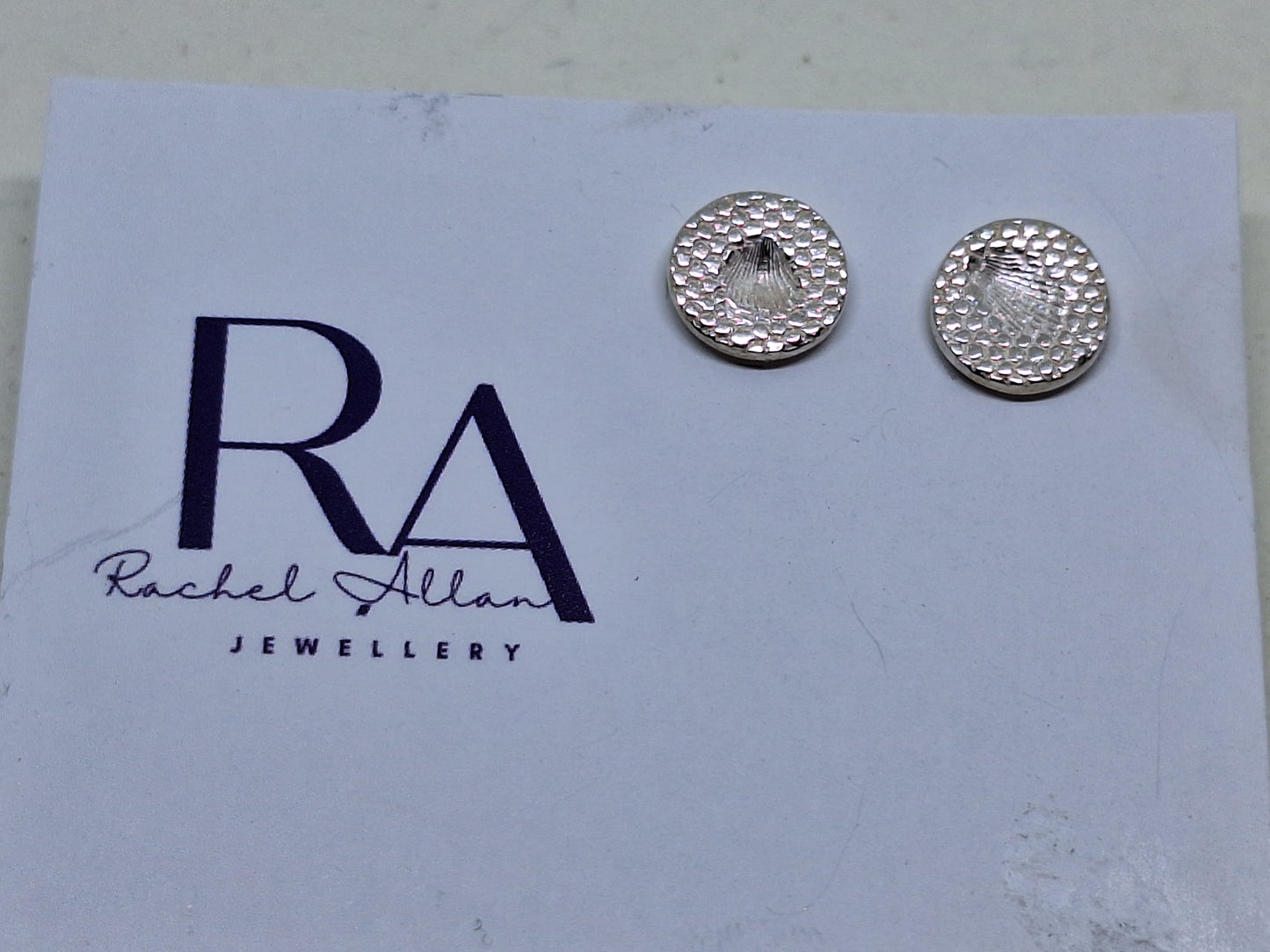 Lace shell stud earrings