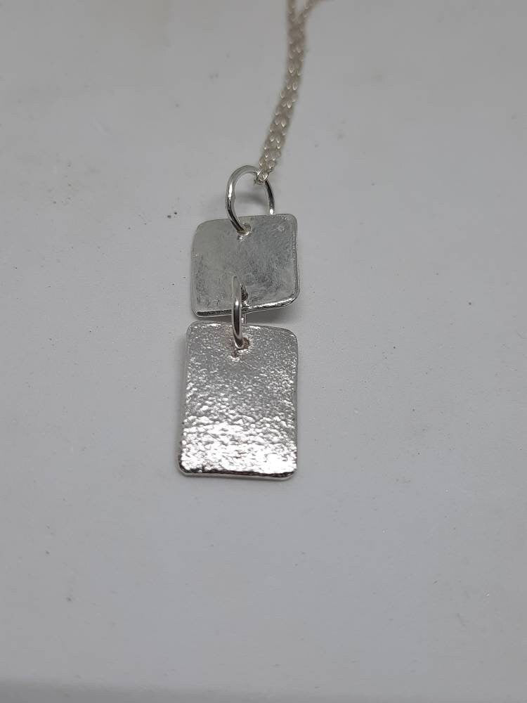 Rectangular reticulated texture pendant