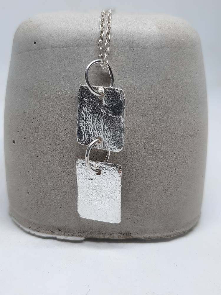 Rectangular reticulated texture pendant