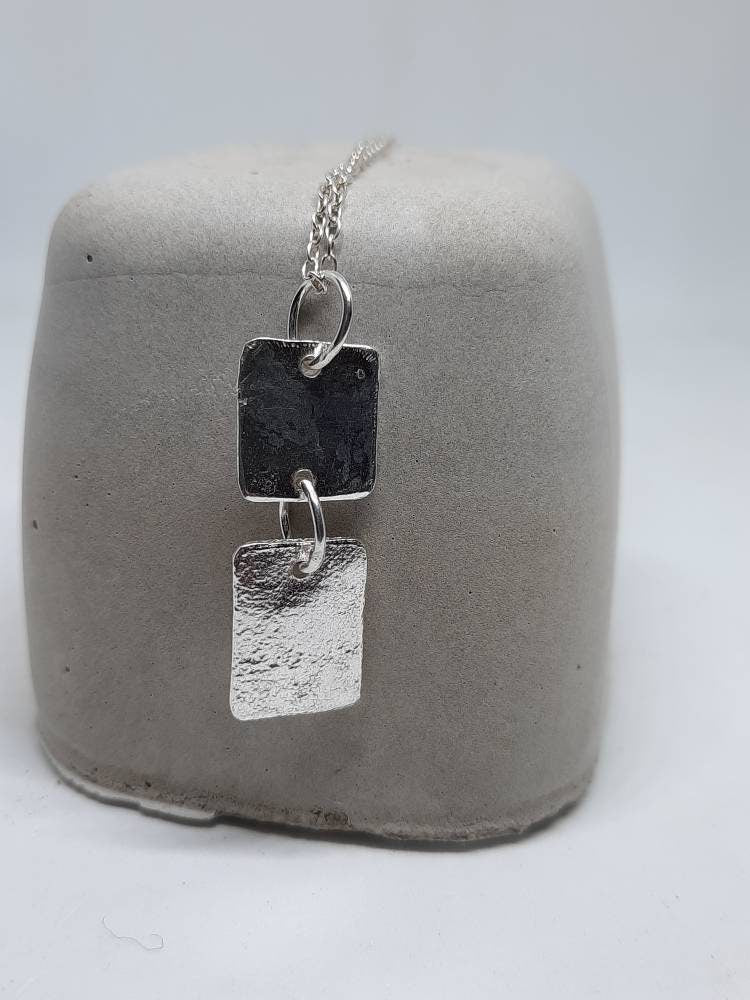 Rectangular reticulated texture pendant