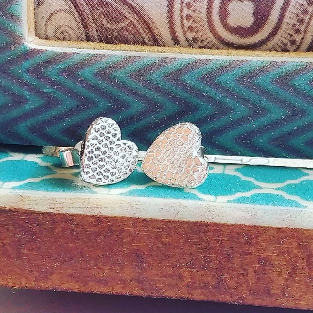 Heart stud textured earrings